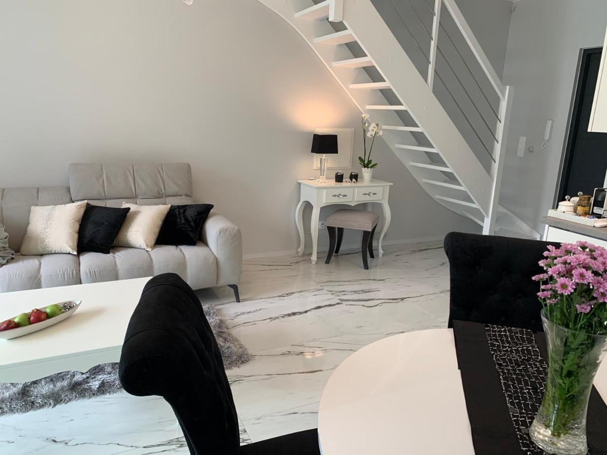 Leo Royal Apartament Поберово Экстерьер фото